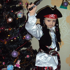 Доделали костюм пирата в костюм "Джека Воробья". На фото Саша Бубнов, 6 лет. © Мария