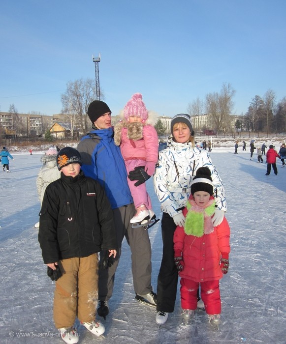 Всей семьей мы любим кататься на коньках и заниматься спортом. а еще мы  недавно ездили на гору Колпаки Пермского края. Мы всей семьей очень любим путешествовать. © Маша Бурлова, 6 лет. д/с 61