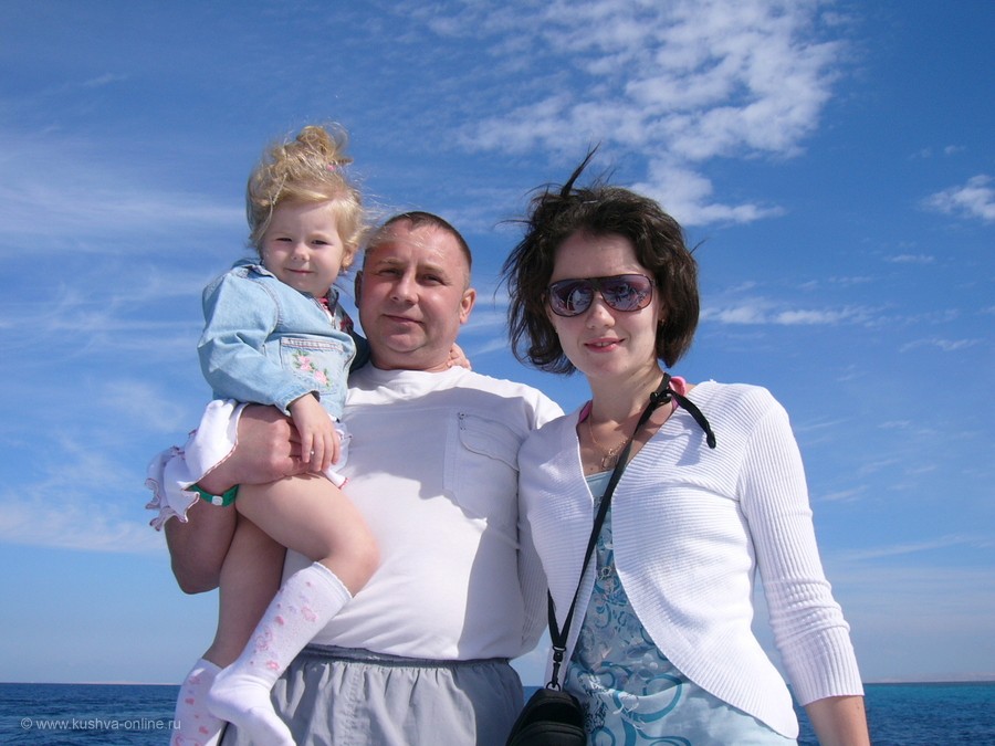 Всеё семьёй мы любим путешествовать. Моим первым путешествием была поездка в Египет с мамой и папой. Мне там очень понравилось. Во время экскурсии на яхте я видела плавающих в море дельфинов. © Кудрина Арина 4 года МКДОУ № 30