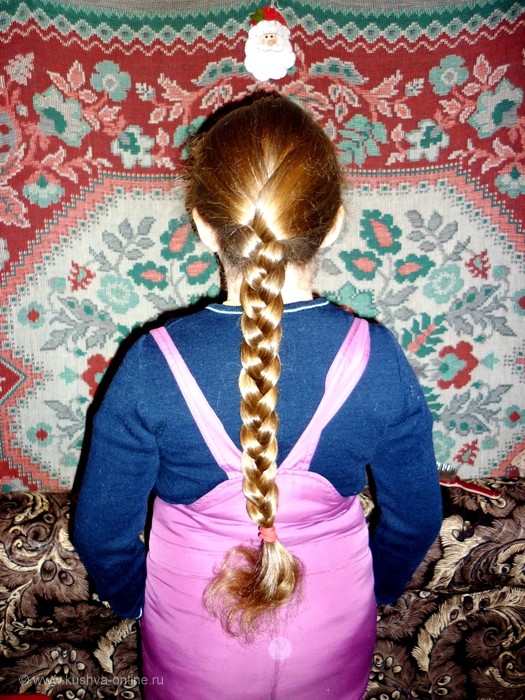 На фотографии Александра Александрова, 6.5 лет, детский сад № 32. У нее красивые длинные волосы, и появилось желание показать это на конкурсе. © Елена Александрова