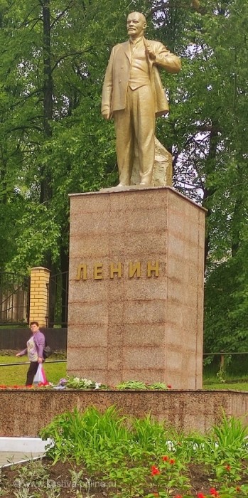 Памятник В.И.Ленина вновь установили на прежнем месте © mspasov52