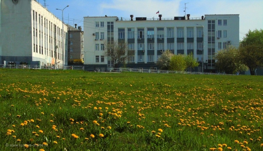 Здание Администрации с обратной стороны © mspasov52